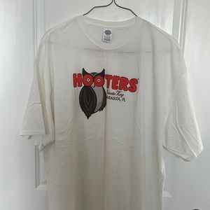 Mens Hooters tee